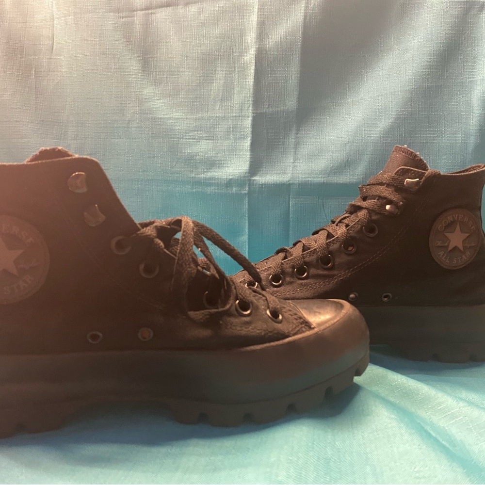 Converse women’s size 9